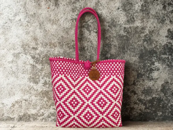 "Batik Cahaya - fénybe szőtt batik" –  táska magenta-fehér színben