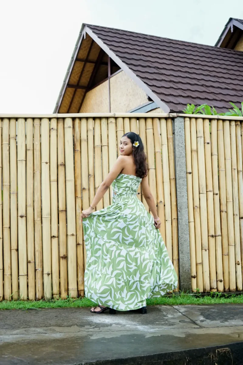 "Sari Laut– a tenger hangja" kézzel nyomott, keresztpántos ruha - Image 3