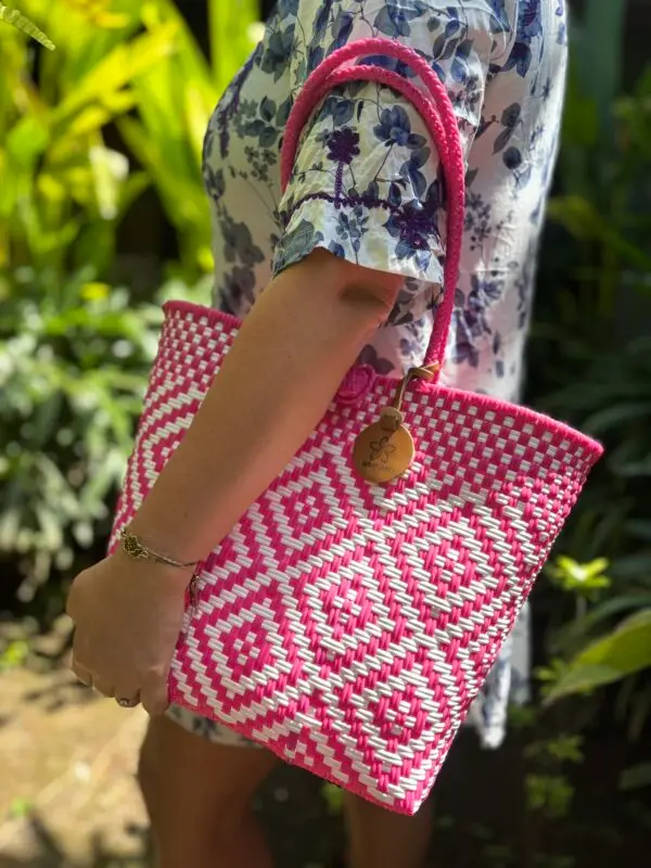 "Batik Cahaya - fénybe szőtt batik" –  táska magenta-fehér színben - Image 3