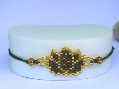 "Lotus Miyuki" üveggyöngy karkötő lótusz motívummal
