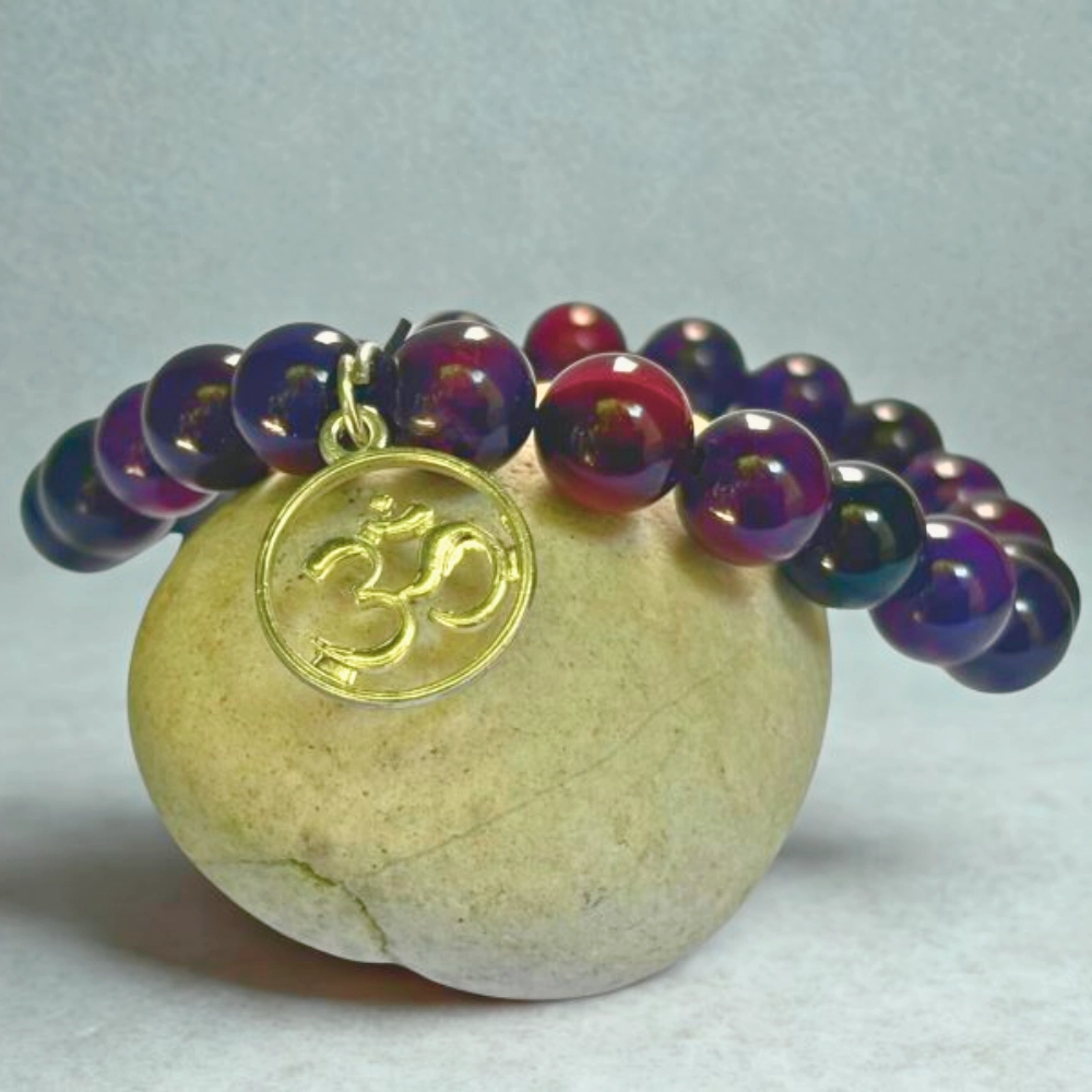 Lotus Ametiszt karkötő OM medállal